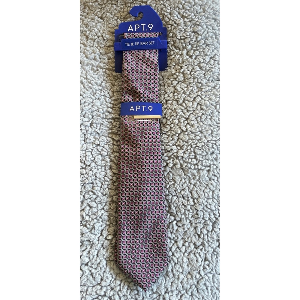 Apt. 9 ✨NWT✨Men’s Pink Gray & White Geometric Tie.